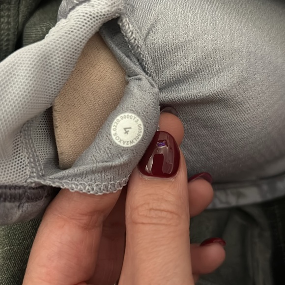 lululemon bra size 4 - Picture 4 of 4